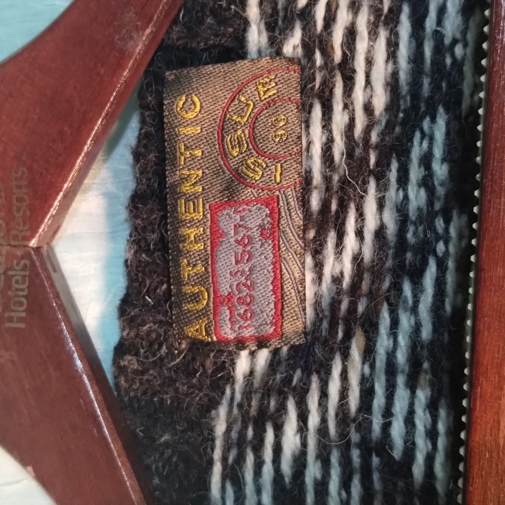 Authentic Issue sweater - Picture 3 of 5
